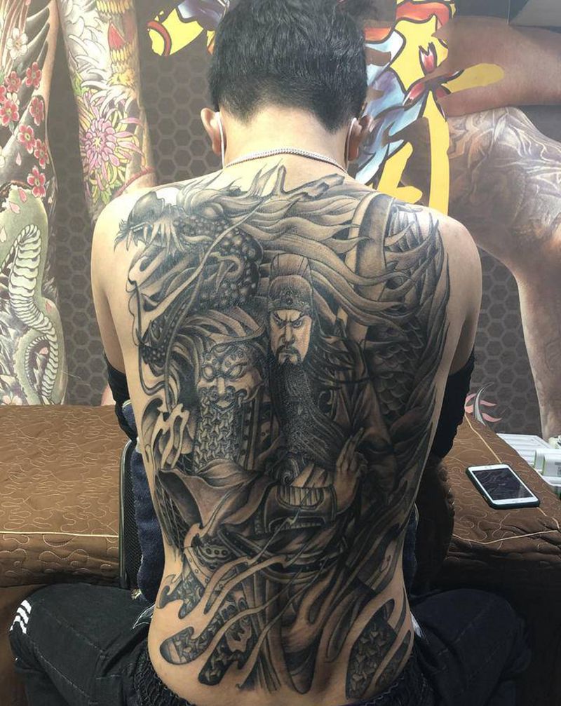 关公御龙（线条非本店）尽力修改纹身图片_背部新传统纹身图案