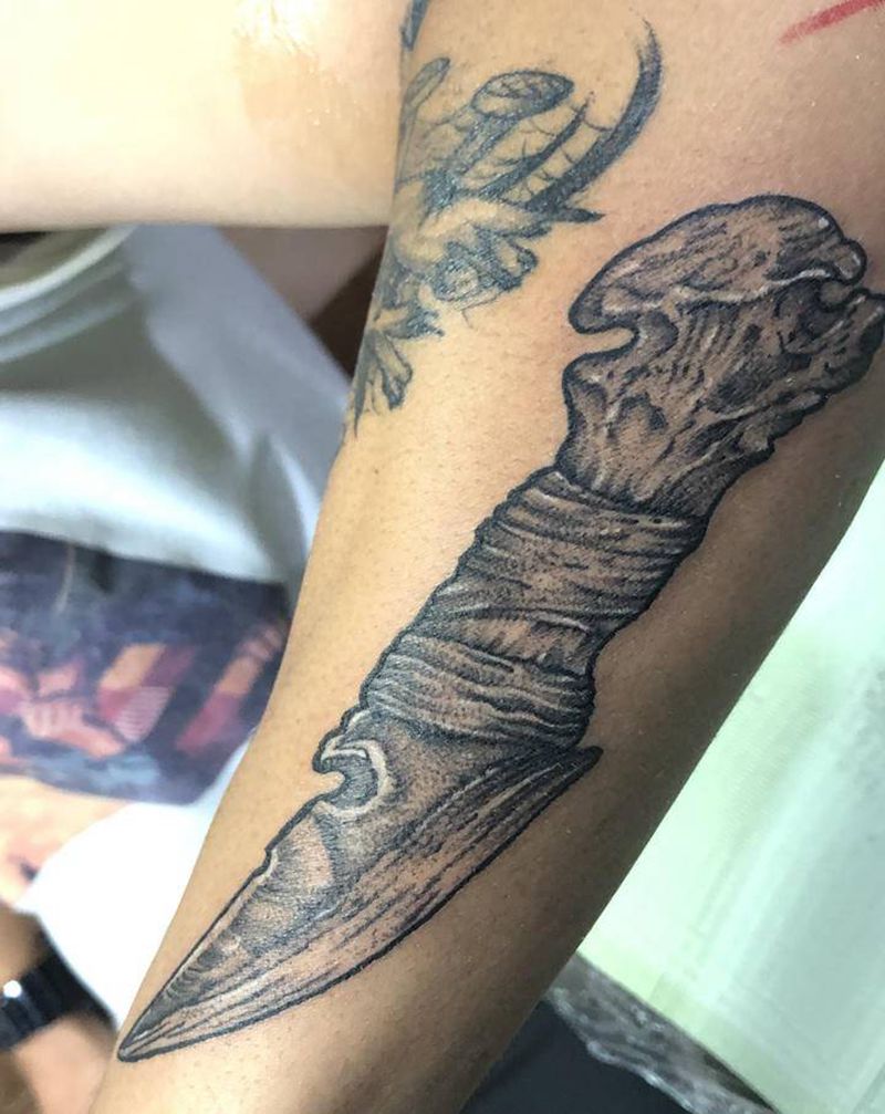 拼接匕首纹身图片_手臂New SchoolOld School纹身图案