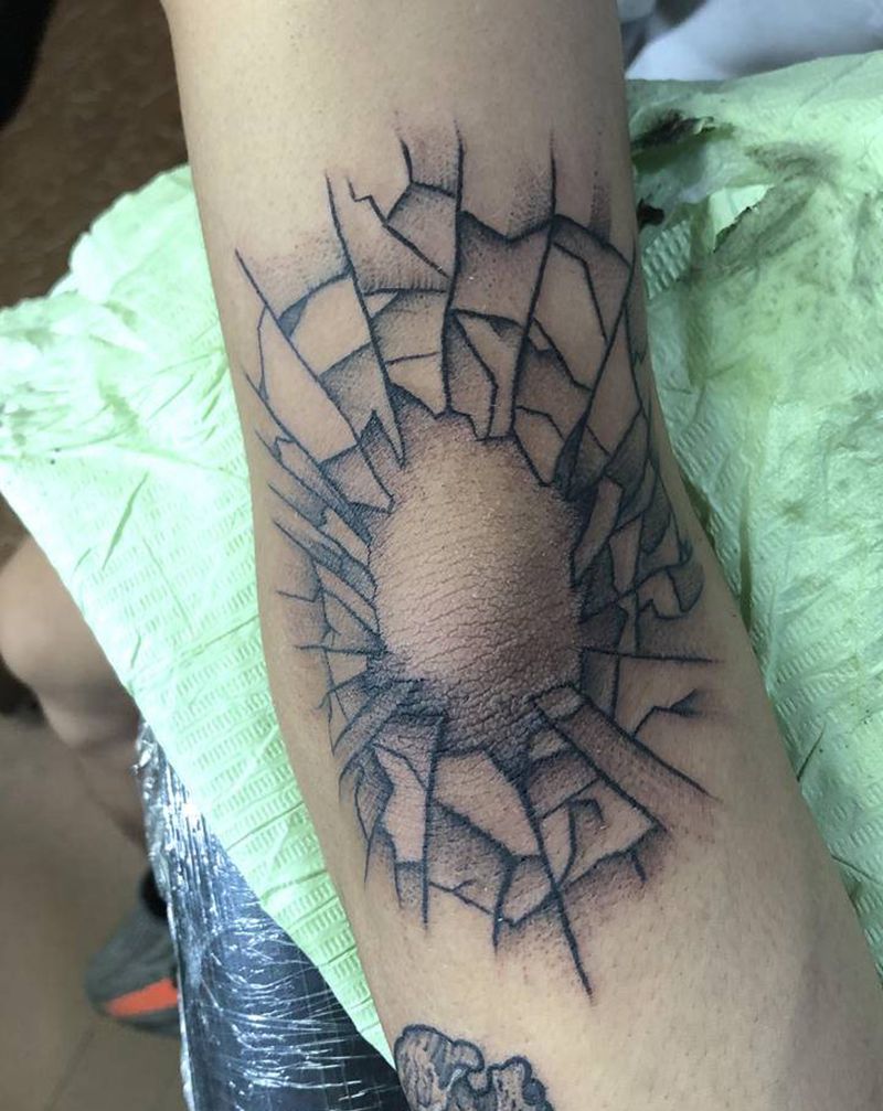 碎玻璃纹身图片_手臂Old SchoolNew School纹身图案