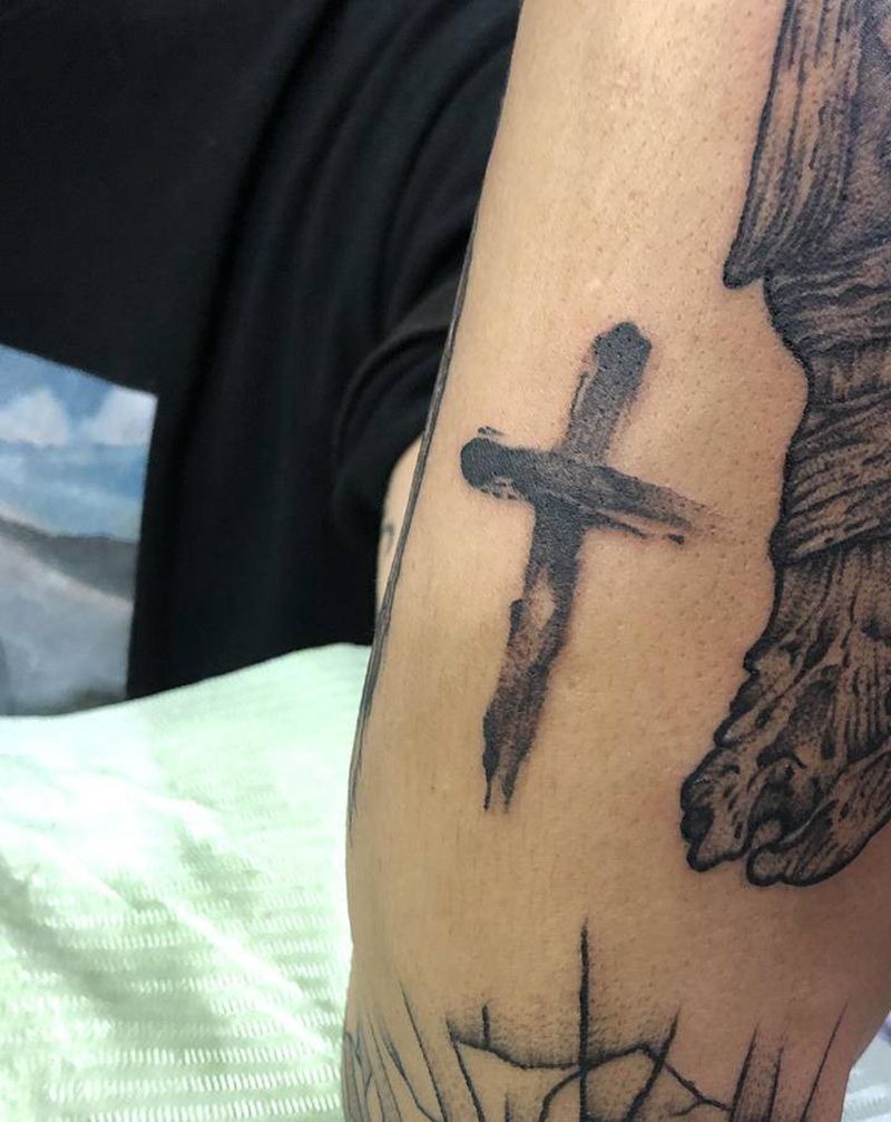 拼接十字架纹身图片_手臂Old SchoolNew School纹身图案