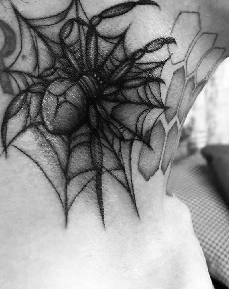 暗黑蜘蛛纹身图片_颈部New School纹身图案