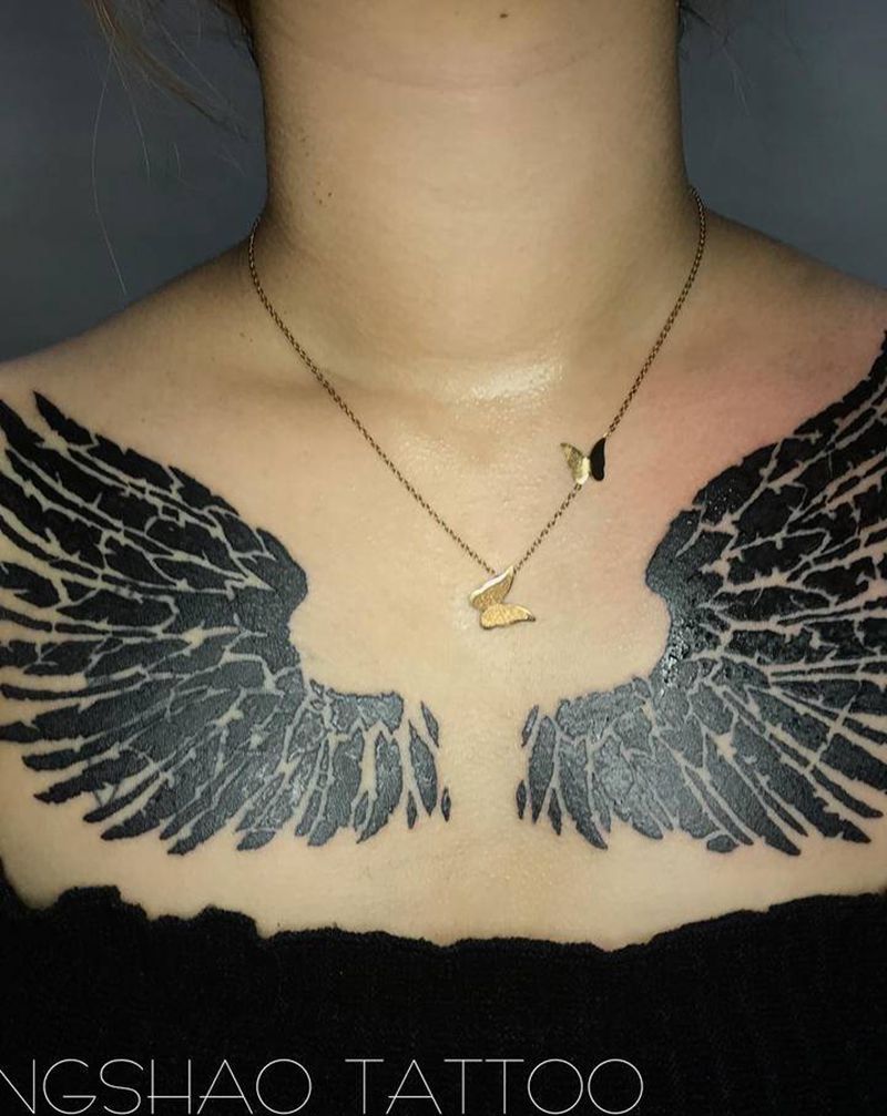 翅膀+遮盖纹身图片_胸部图腾水墨纹身图案