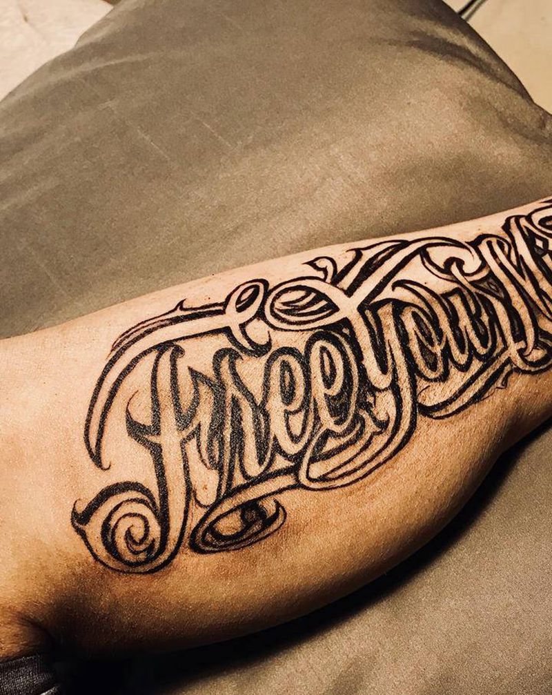 自己给自己纹的图纹身图片_腿部花体字纹身图案