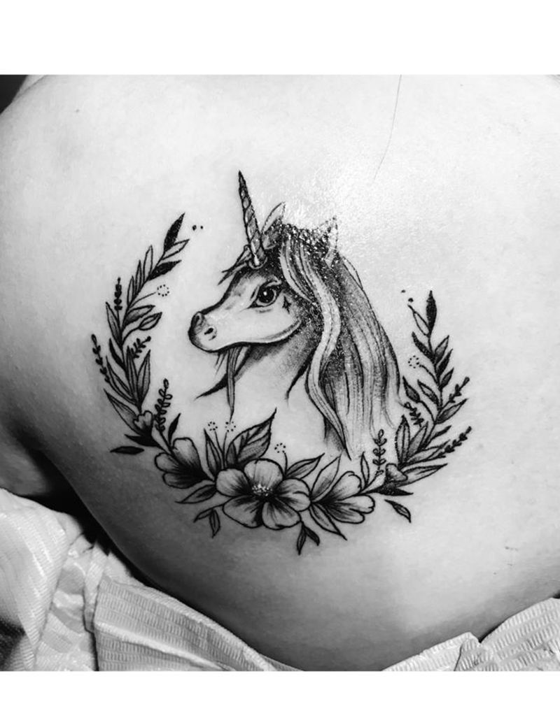 独角兽纹身图片_背部纹身图案