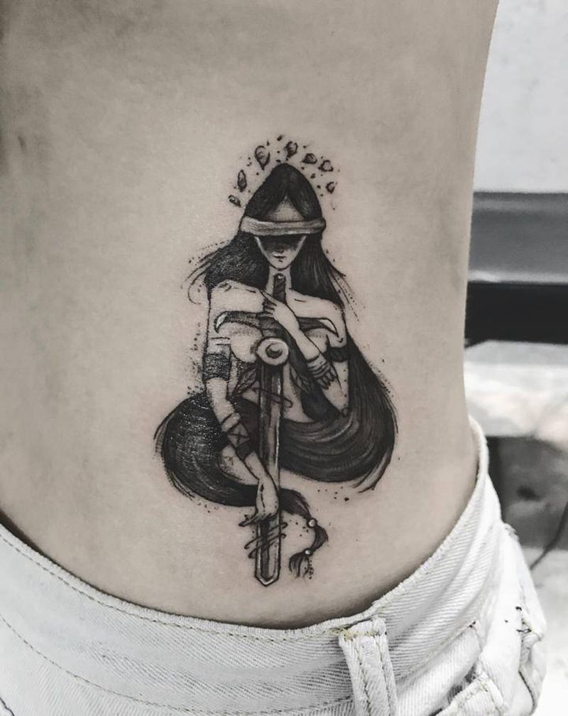 蒙面女神纹身图片_腰部纹身图案