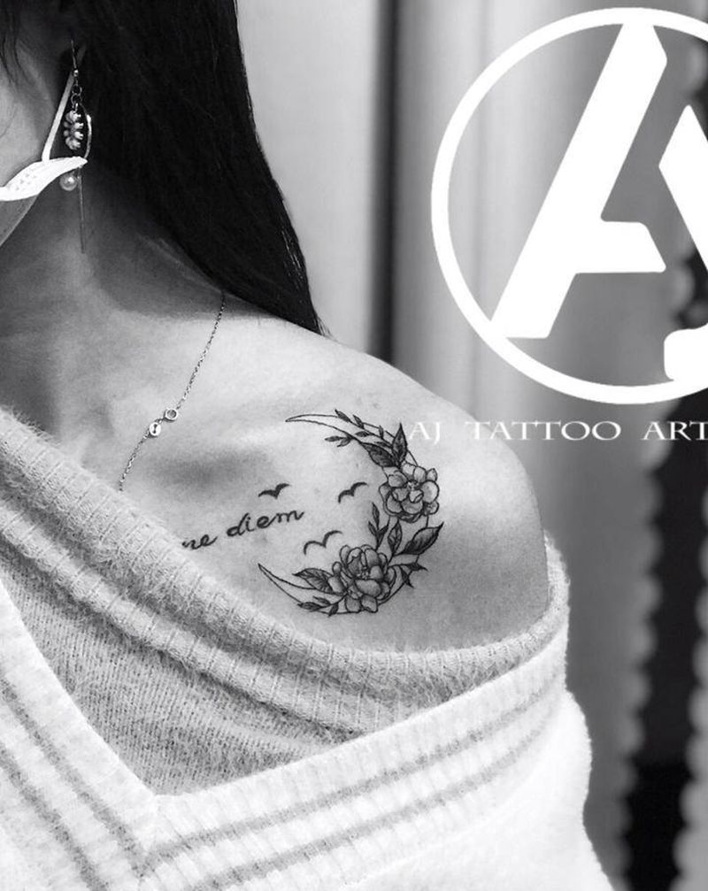 月牙花素纹身图片_肩部纹身图案