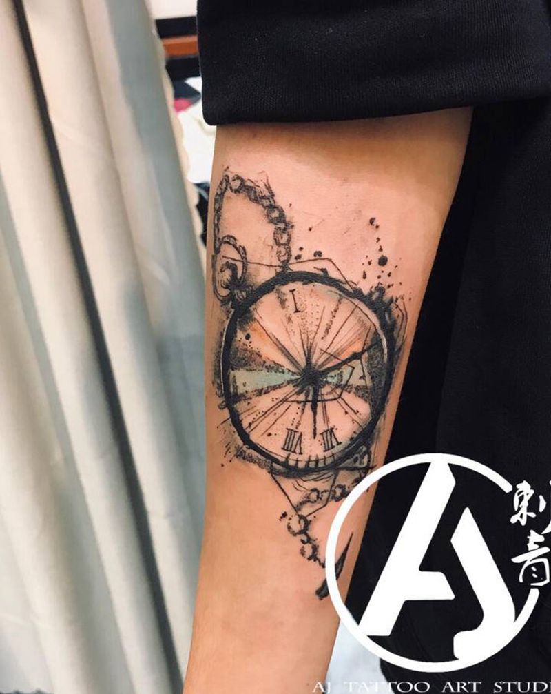 时钟纹身图片_手臂纹身图案