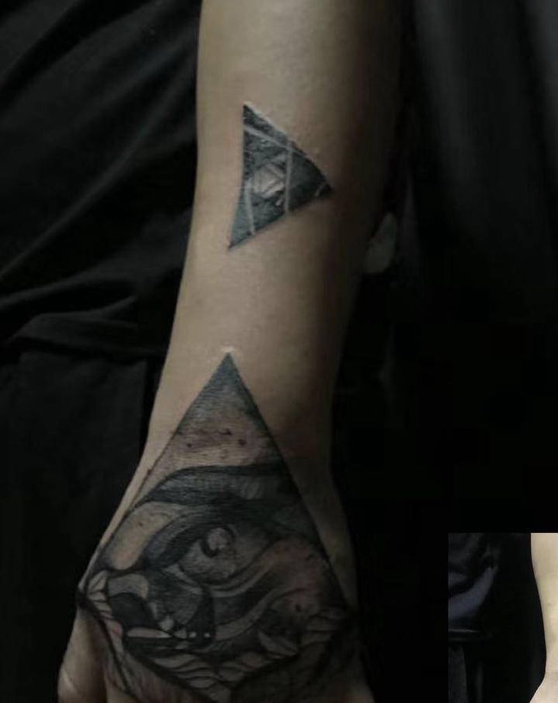 旧图遮盖作品纹身图片_手部几何暗黑纹身图案