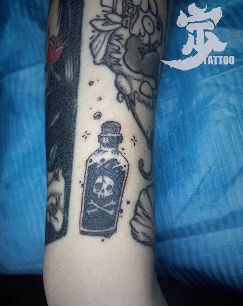 毒药☠️纹身图片_手臂New School点刺纹身图案