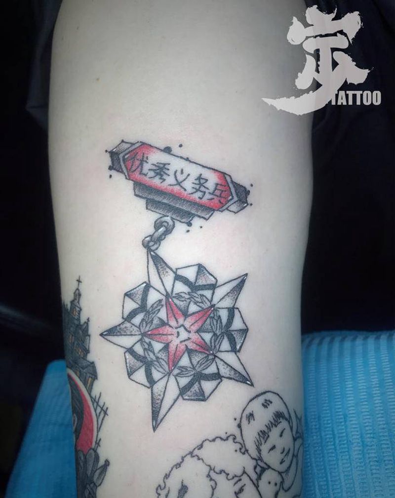 优秀义务兵勋章纹身图片_手臂New School点刺纹身图案