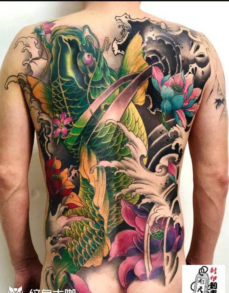 满背 鲤鱼纹身图片_背部新传统纹身图案