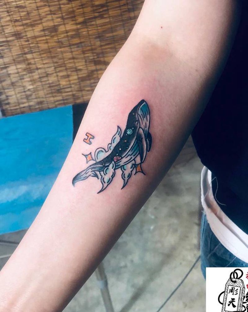 鲸鱼纹身图片_手部纹身图案