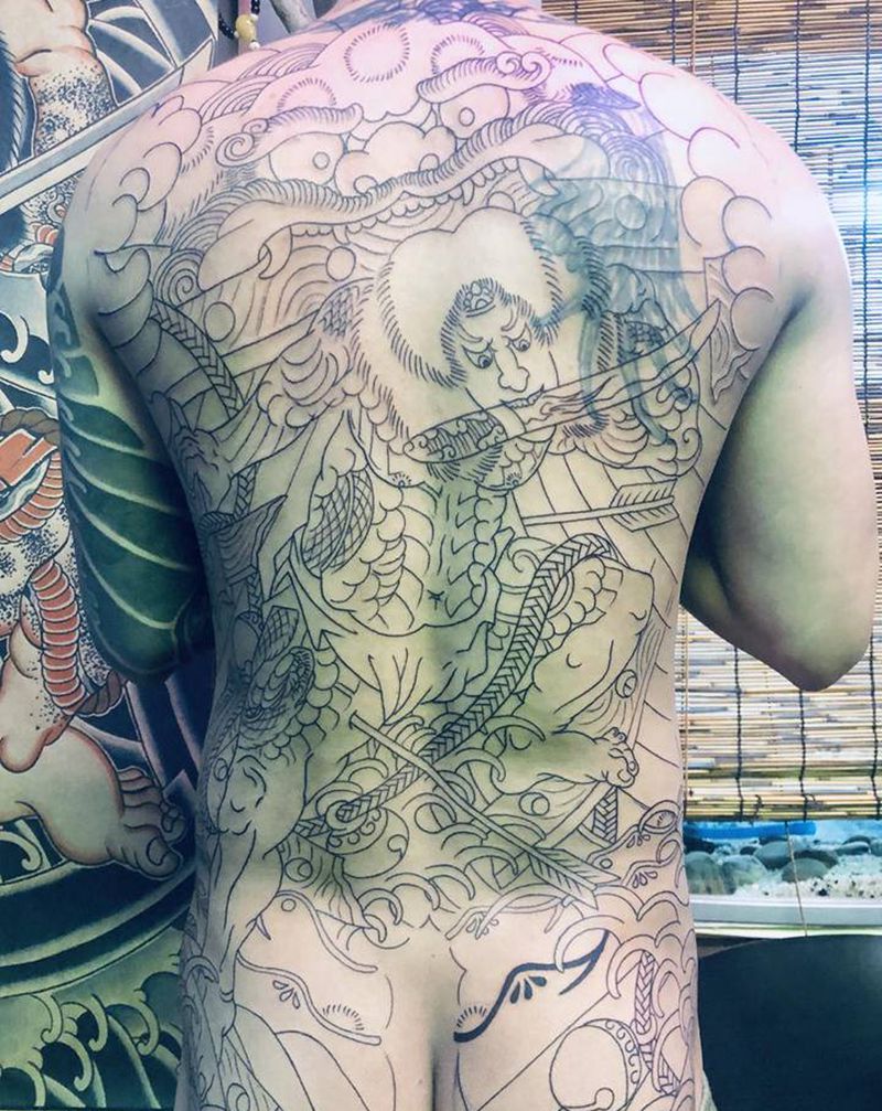 张顺纹身图片_背部纹身图案