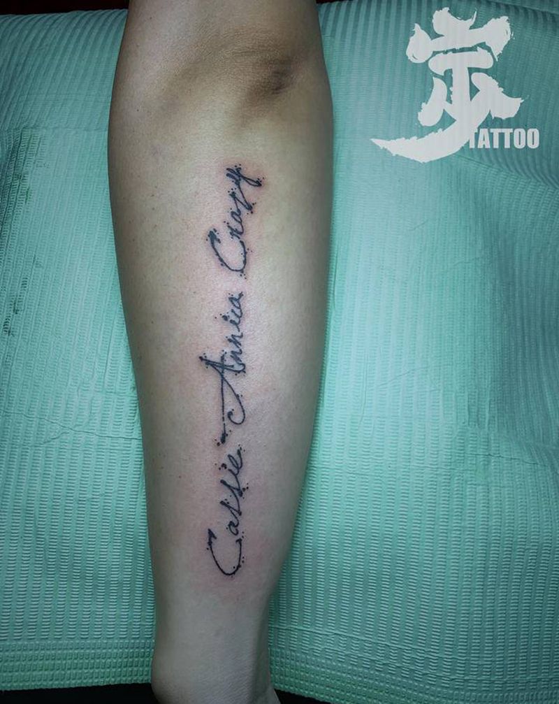 英文名×3纹身图片_手臂点刺花体字纹身图案