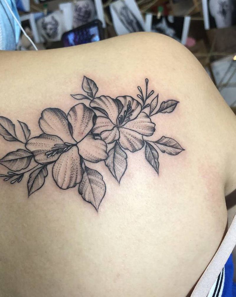 素花纹身图片_肩部素花纹身图案