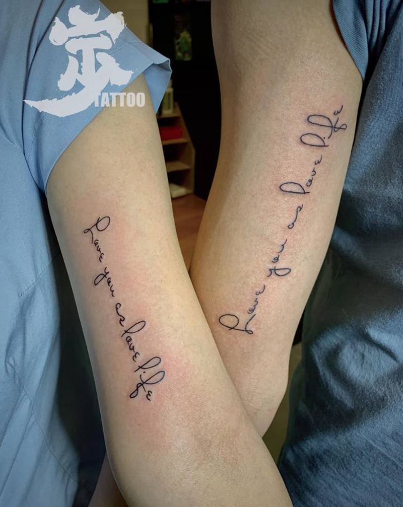 情侣➕英文纹身图片_手臂花体字纹身图案