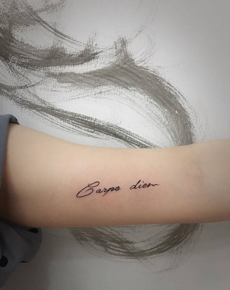 万达驻店师傅小图纹身图片_腿部纹身图案