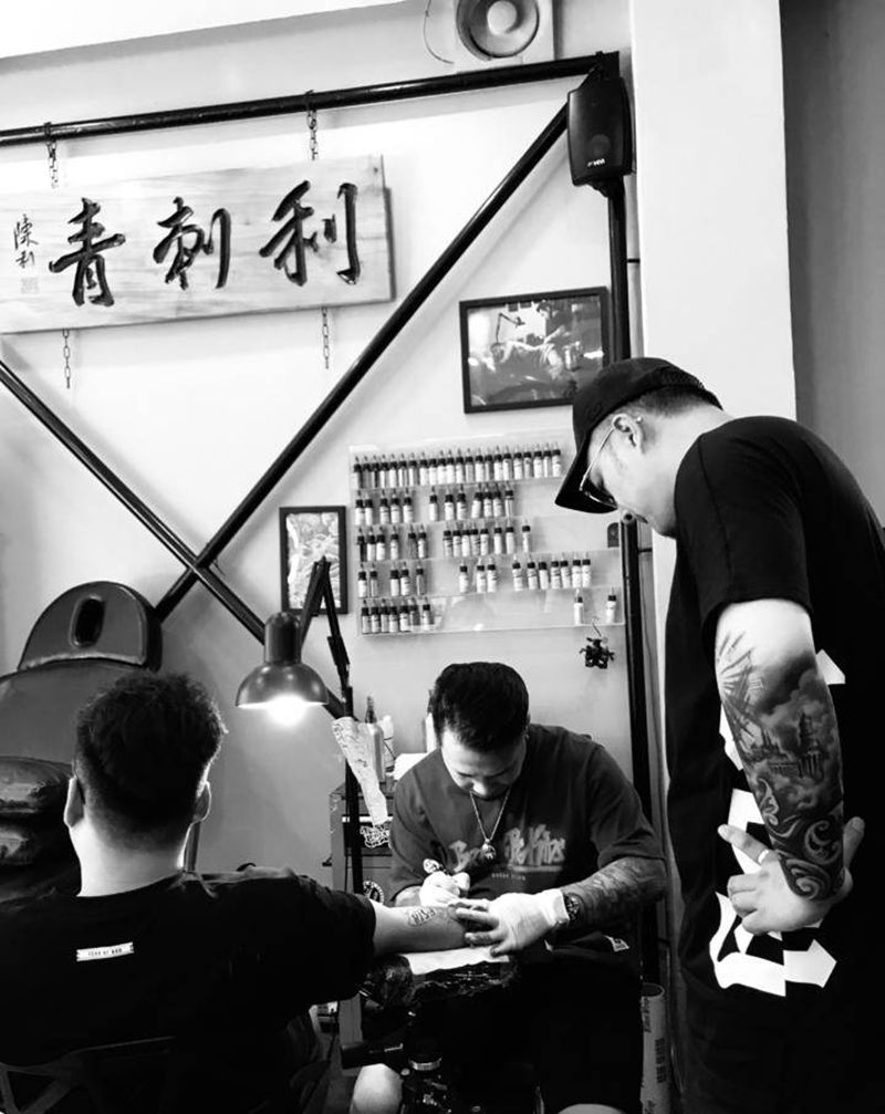 花体字纹身图片_手臂花体字纹身图案