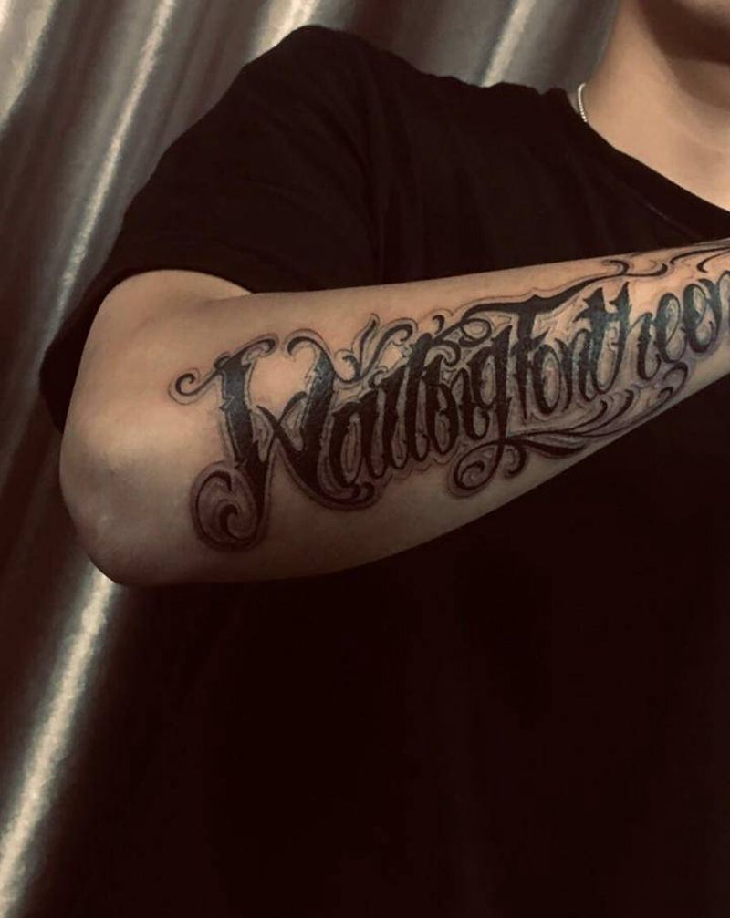 奇卡诺 花体纹身图片_手臂花体字奇卡诺纹身图案