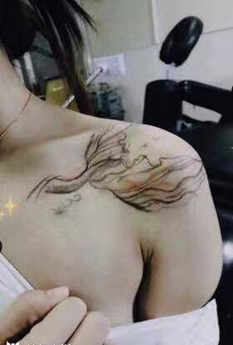 小清新版纹身图片_肩部纹身图案