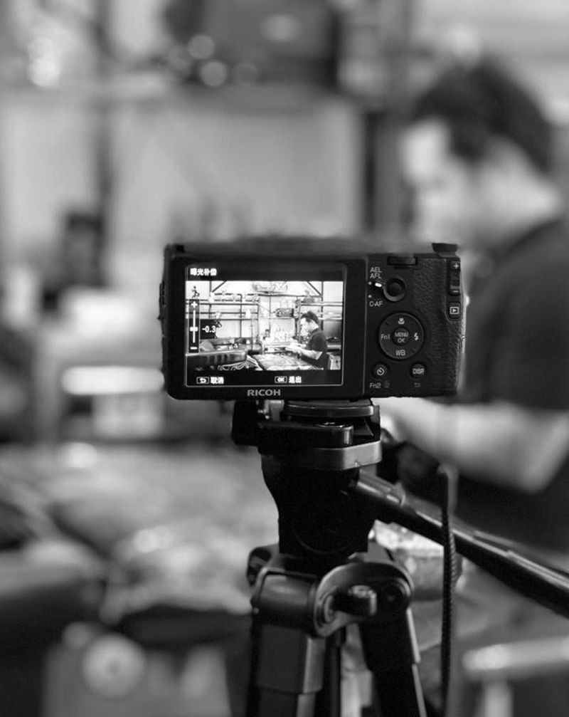 相机纹身图片_腿部欧美写实纹身图案