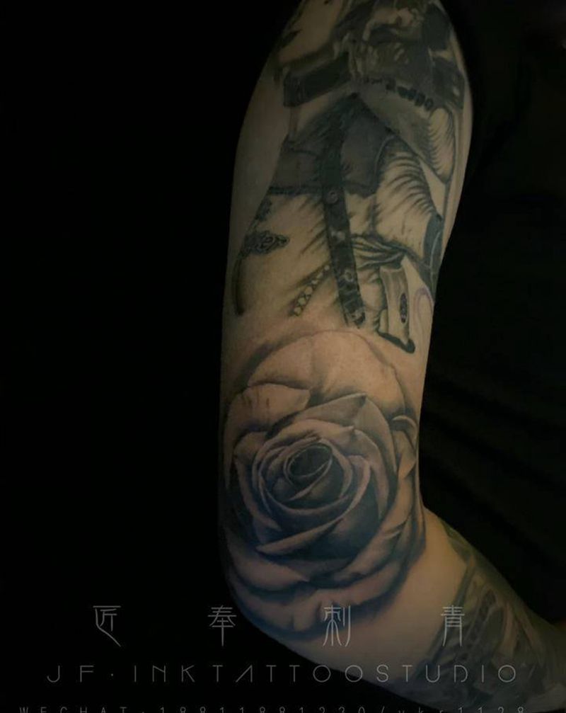 玫瑰纹身图片_手臂欧美写实纹身图案