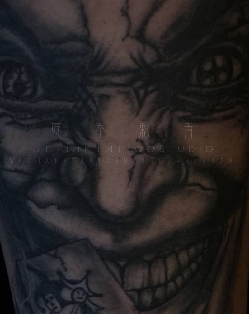 小丑纹身图片_手臂欧美写实纹身图案