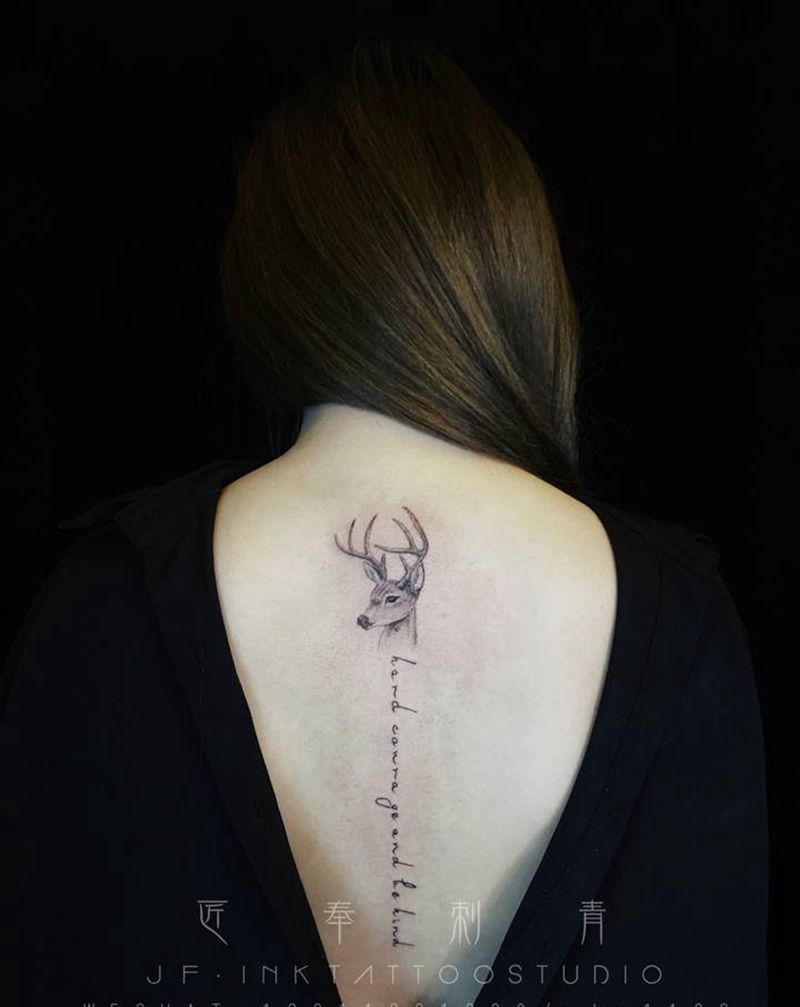 鹿英文纹身图片_背部欧美写实纹身图案