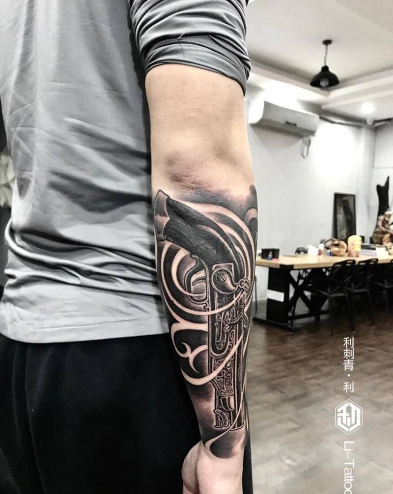 抢纹身图片_手臂纹身图案