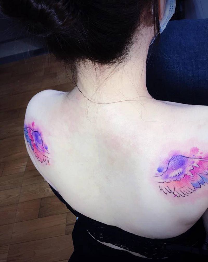 翅膀纹身图片_肩部纹身图案