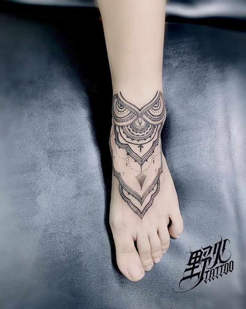 梵花纹身图片_腿部几何点刺梵花纹身图案