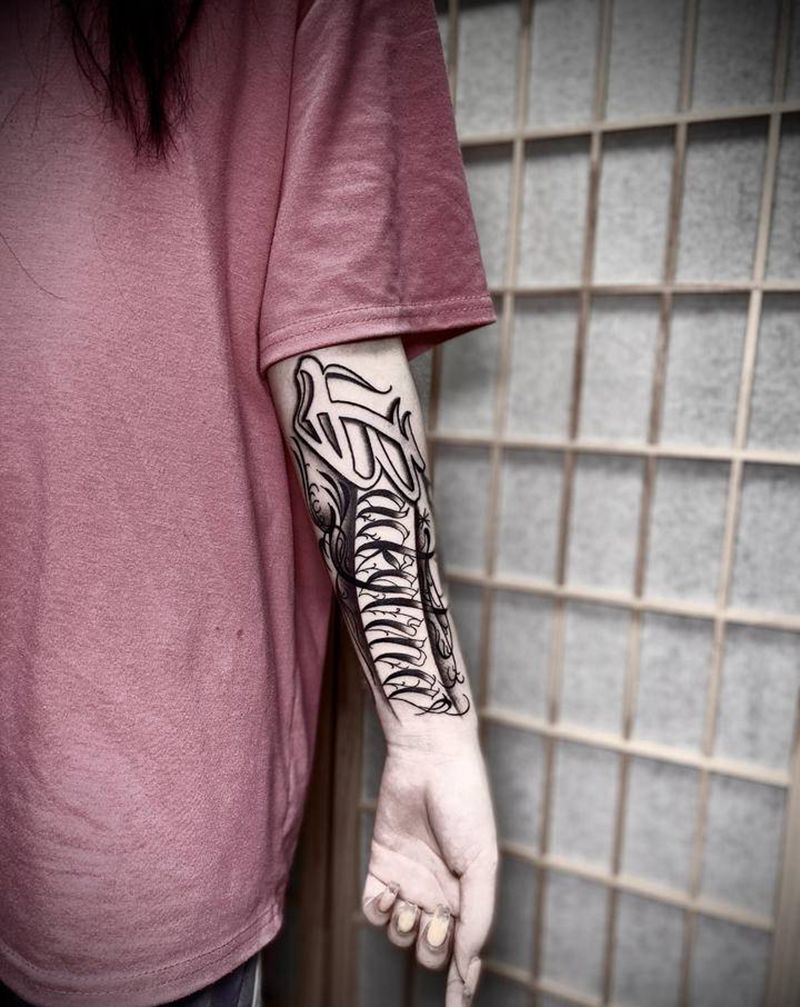 花体英文纹身图片_手臂花体字纹身图案