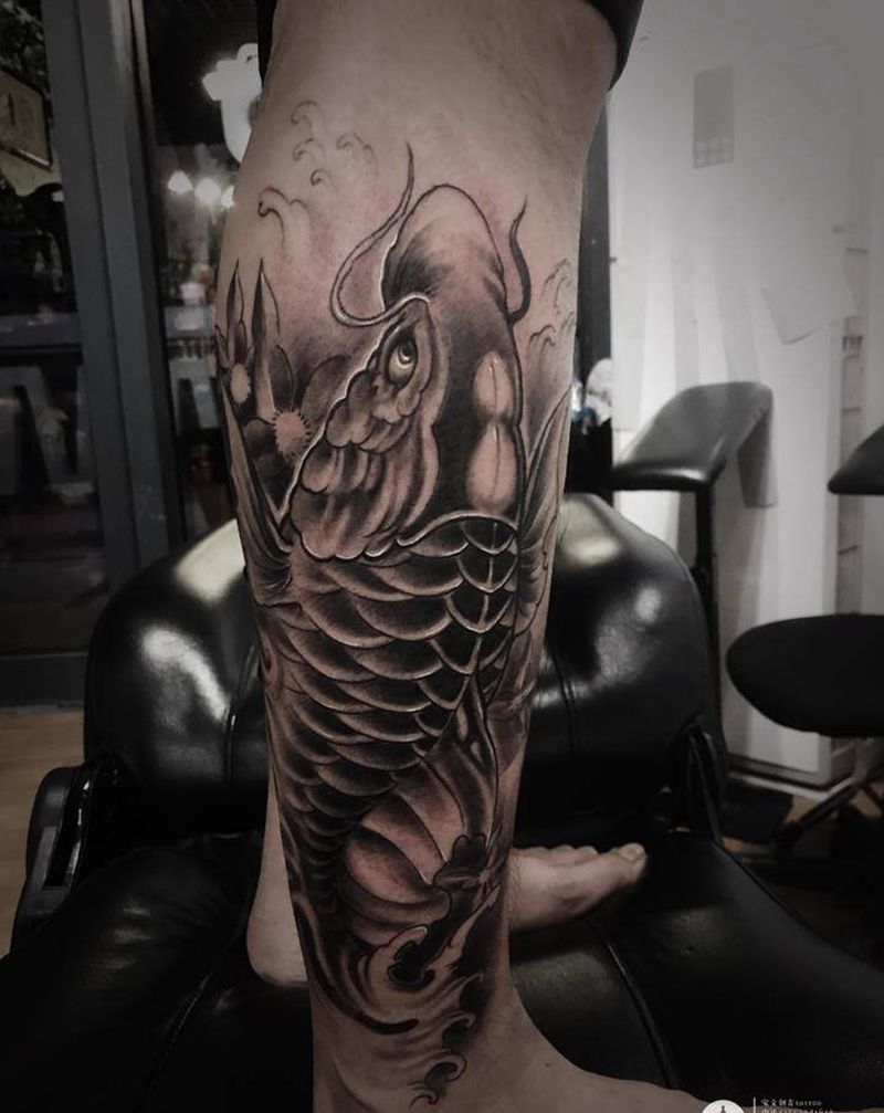 传统鱼纹身图片_腿部纹身图案