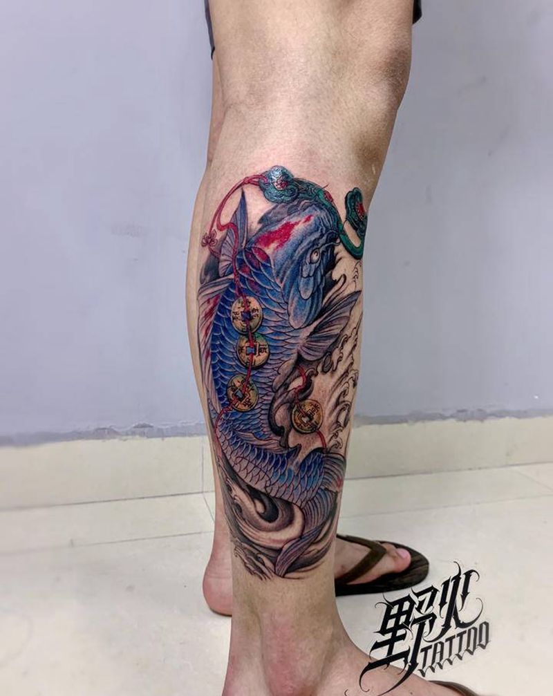 新传统 锦鲤纹身图片_腿部新传统鲤鱼纹身图案