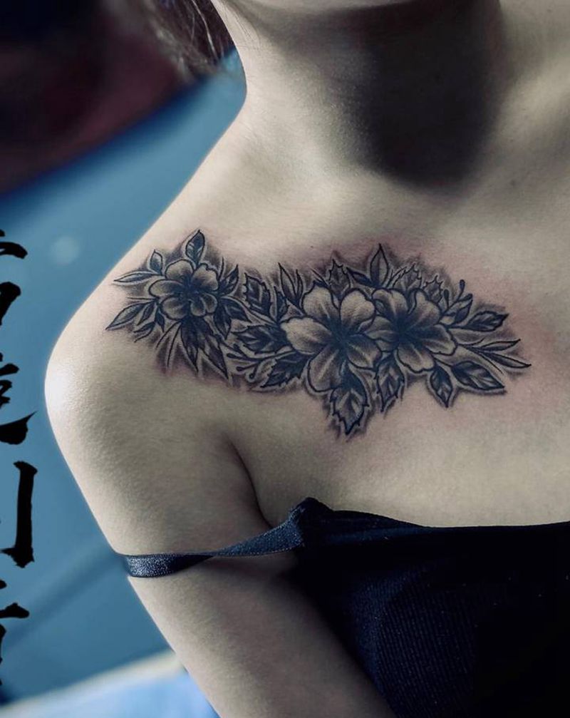 改造旧素花纹身图片_胸部纹身图案
