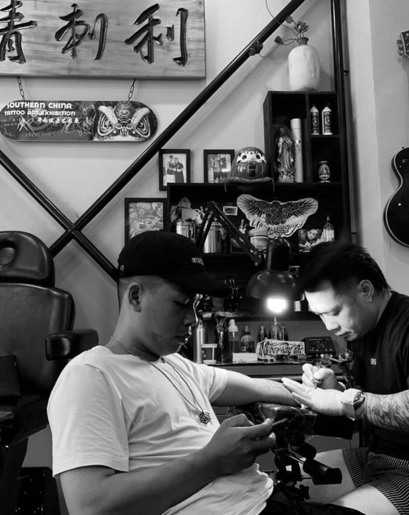 花体字纹身图片_手臂手部花体字纹身图案