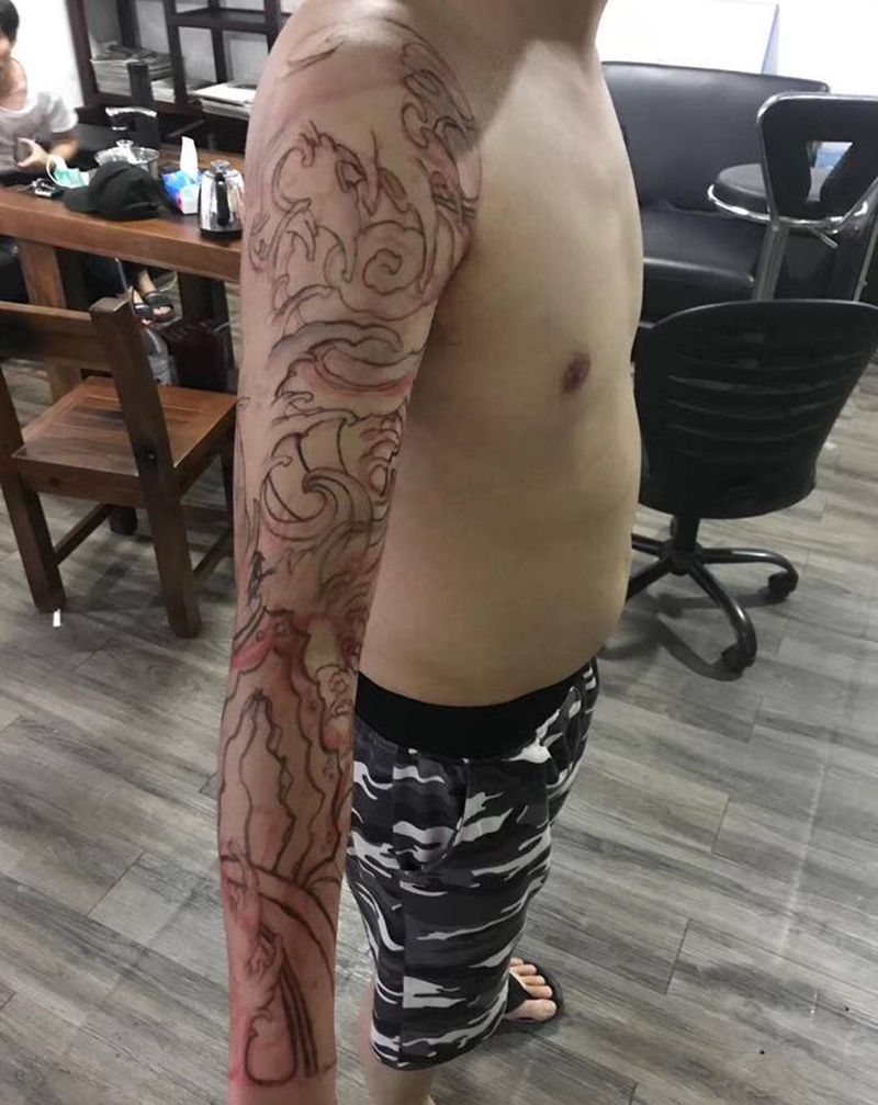 浪臂纹身图片_手臂新传统纹身图案