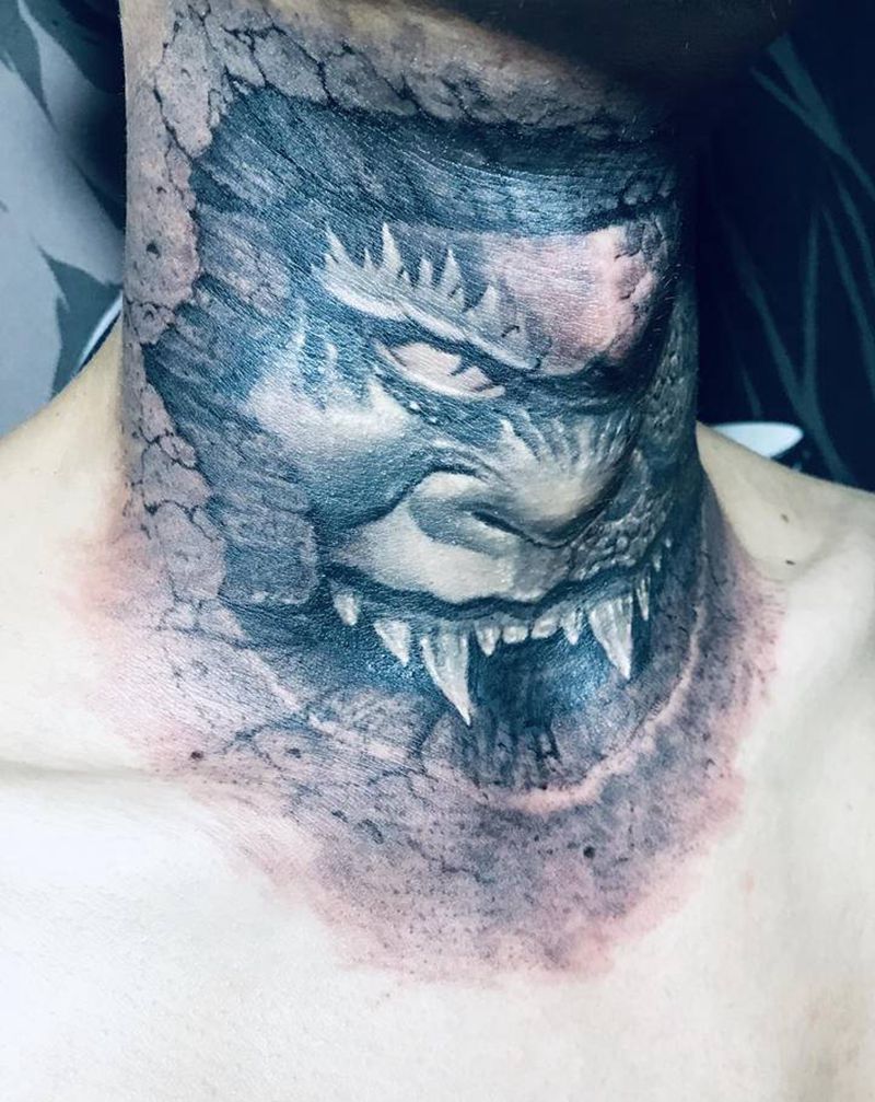 石雕风格纹身图片_颈部欧美写实纹身图案