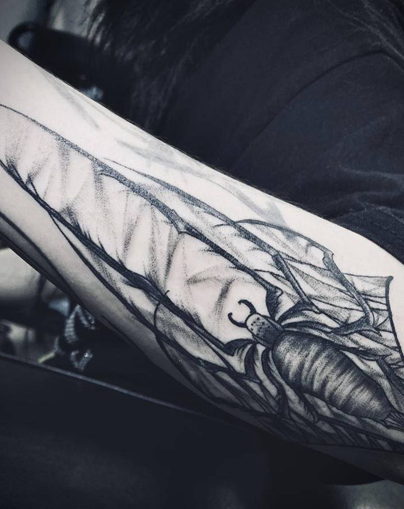 蜘蛛纹身图片_手臂腿部花体字纹身图案