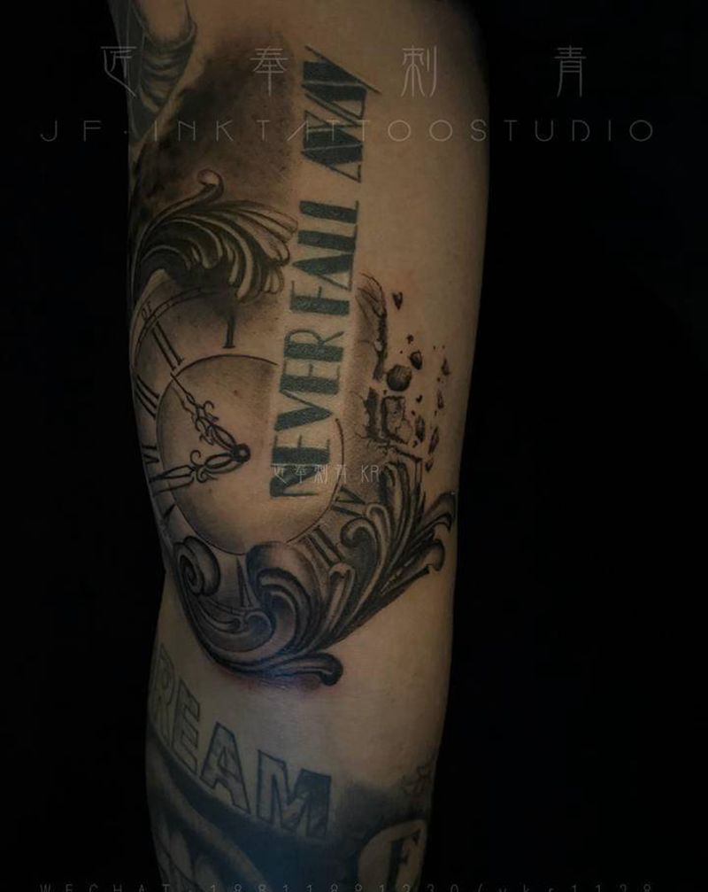 欧钟石裂纹身图片_手臂欧美写实纹身图案
