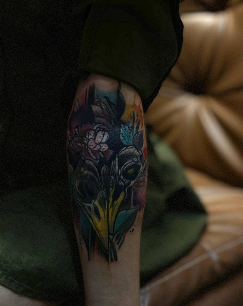 水彩鸟骷髅纹身图片_手臂水彩纹身图案