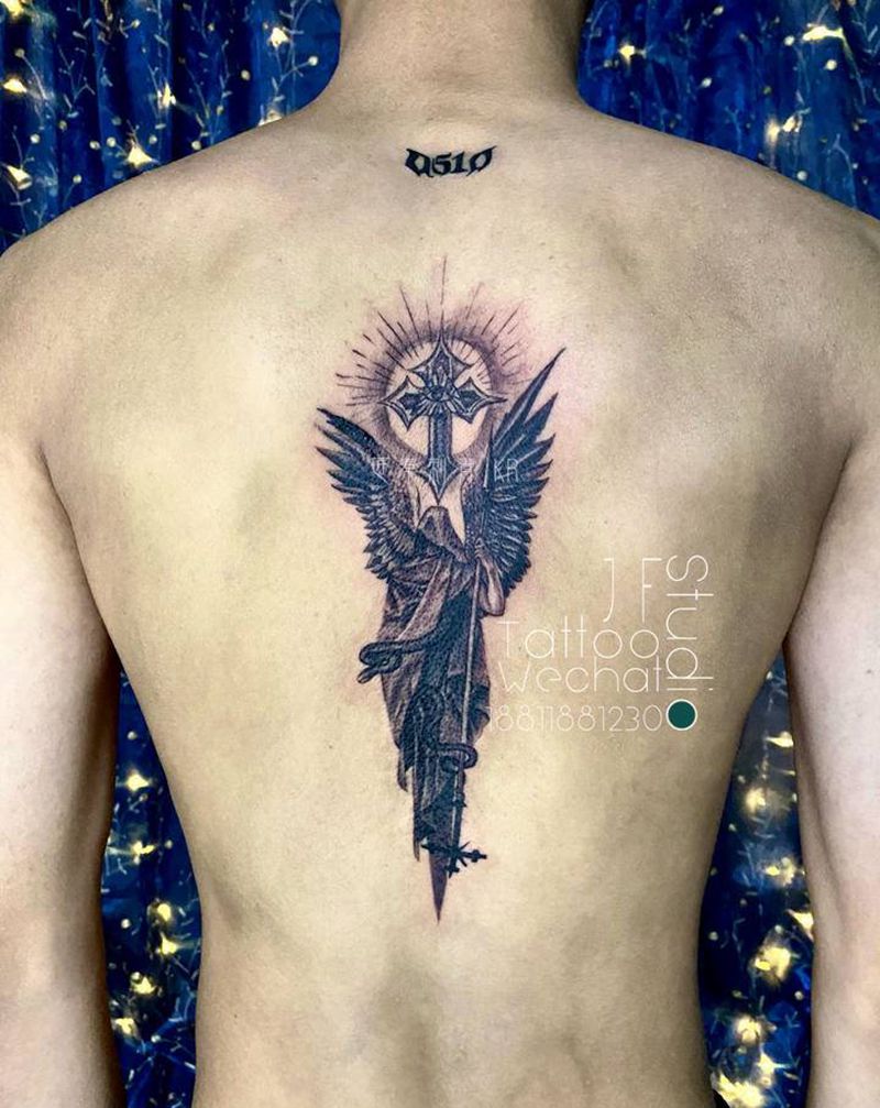 黑曼巴蛇纹身图片_背部欧美写实纹身图案