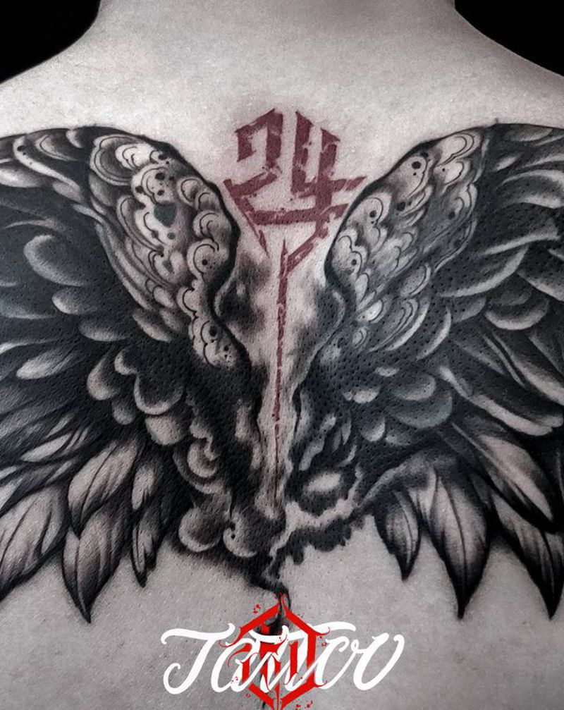 翅膀纹身图片_背部纹身图案