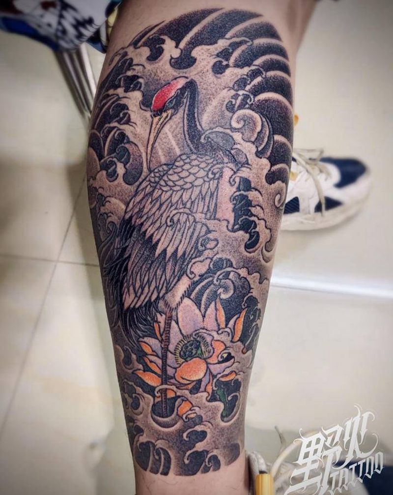 仙鹤纹身图片_腿部老传统鹤纹身图案