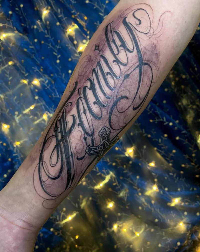 花体字纹身图片_手臂花体字纹身图案