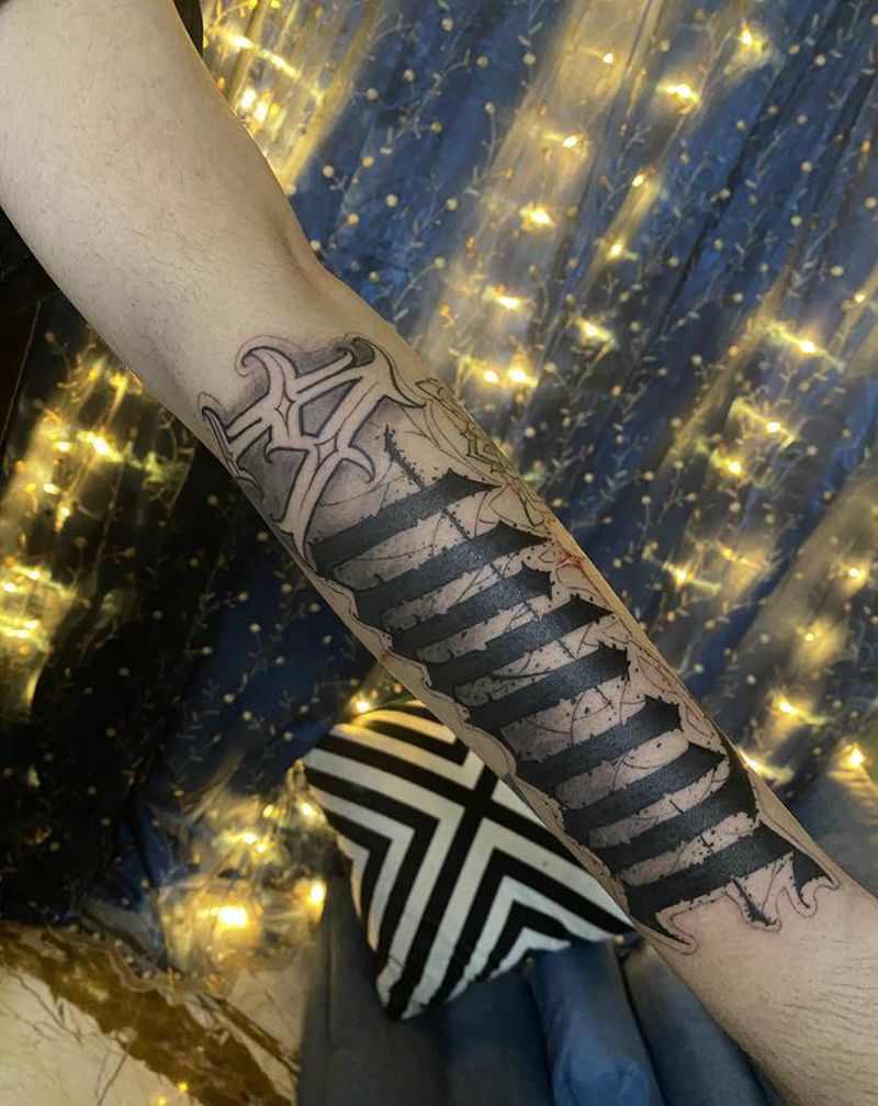 花体字纹身图片_手臂花体字纹身图案