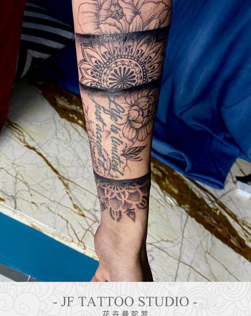 包小臂纹身图片_手部点刺纹身图案