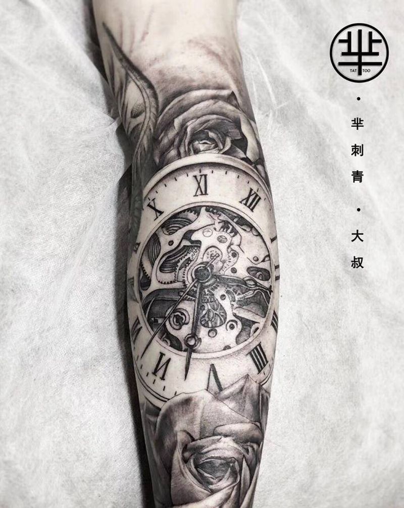 钟表与玫瑰的碰撞纹身图片_腿部纹身图案