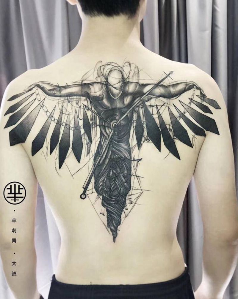 你是恶魔还是天使纹身图片_背部纹身图案