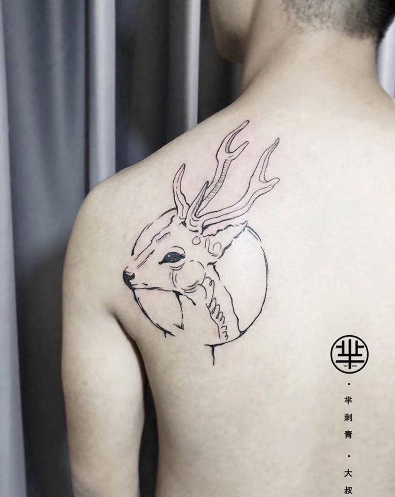 鹿鹿纹身图片_背部纹身图案
